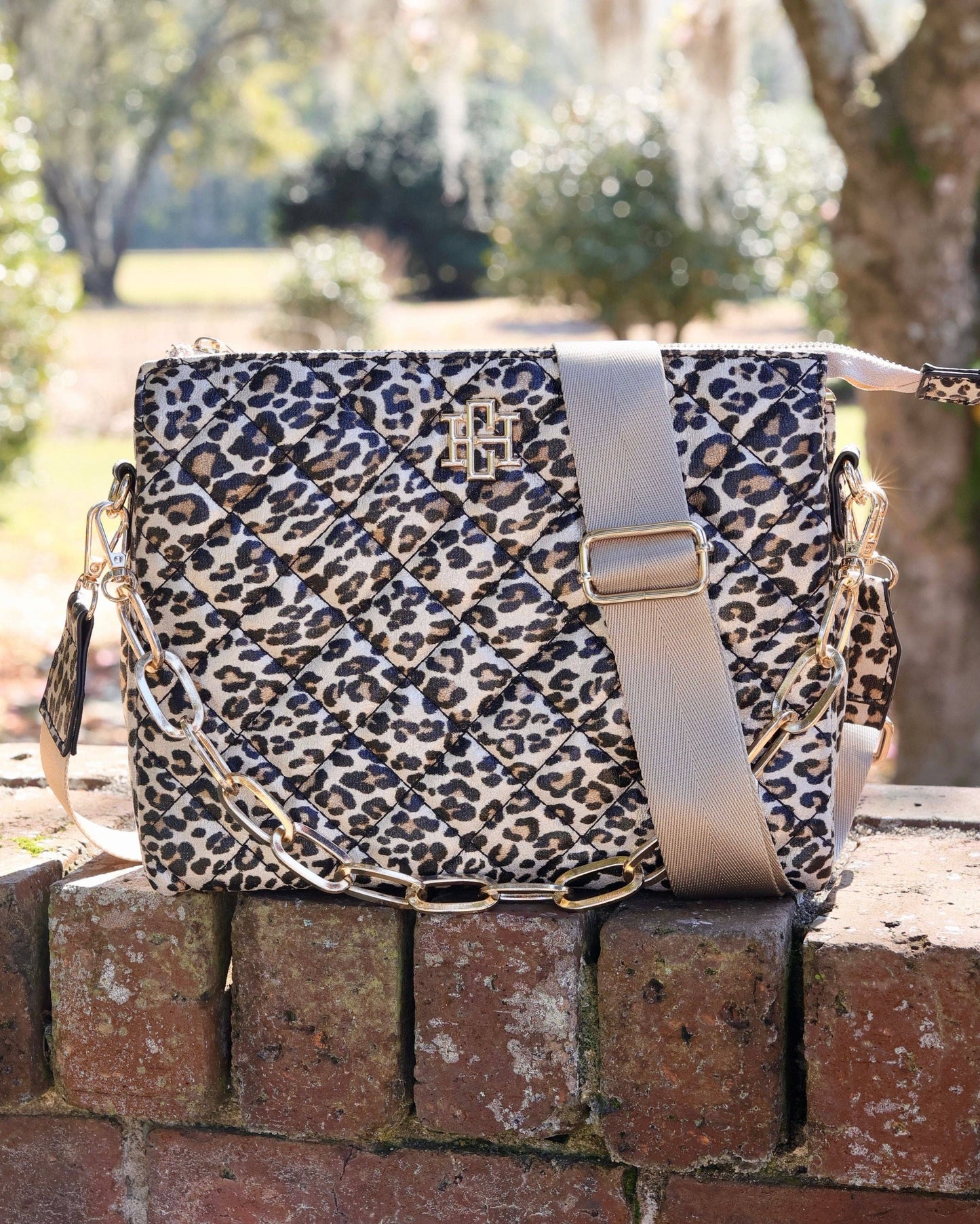 Ariana Crossbody Spotted DQ