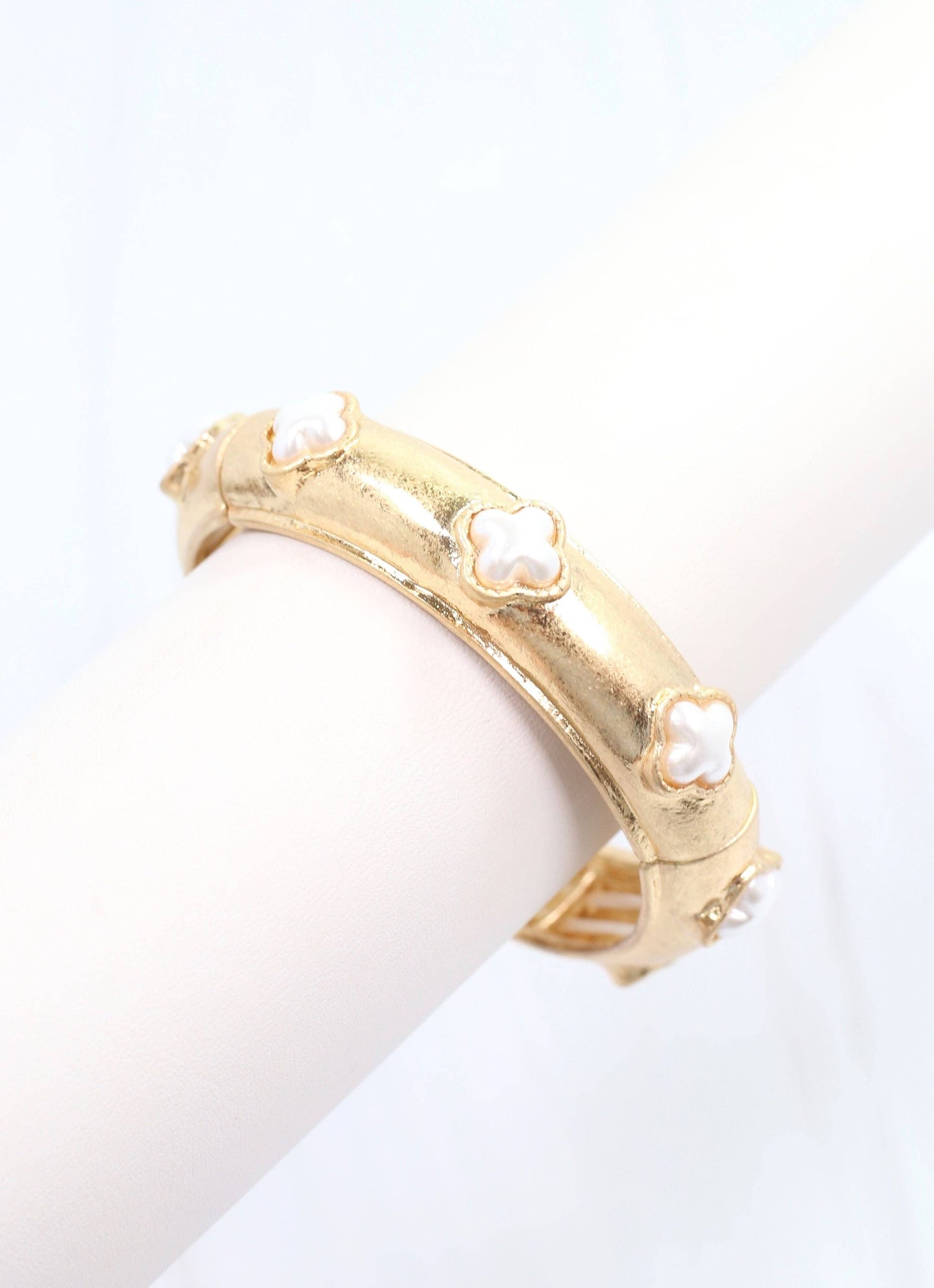 Caroline Hill - Neema Clover Stretch Bracelet Worn Gold