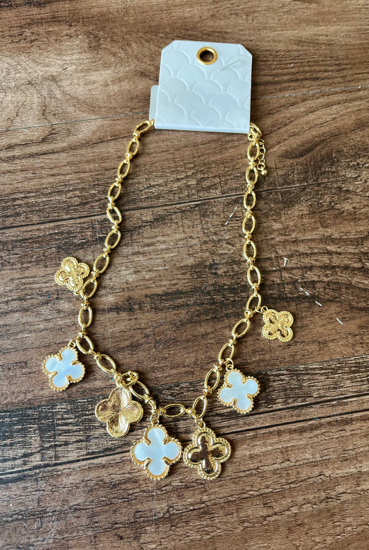 Cashin Clover Charm Necklace Gold