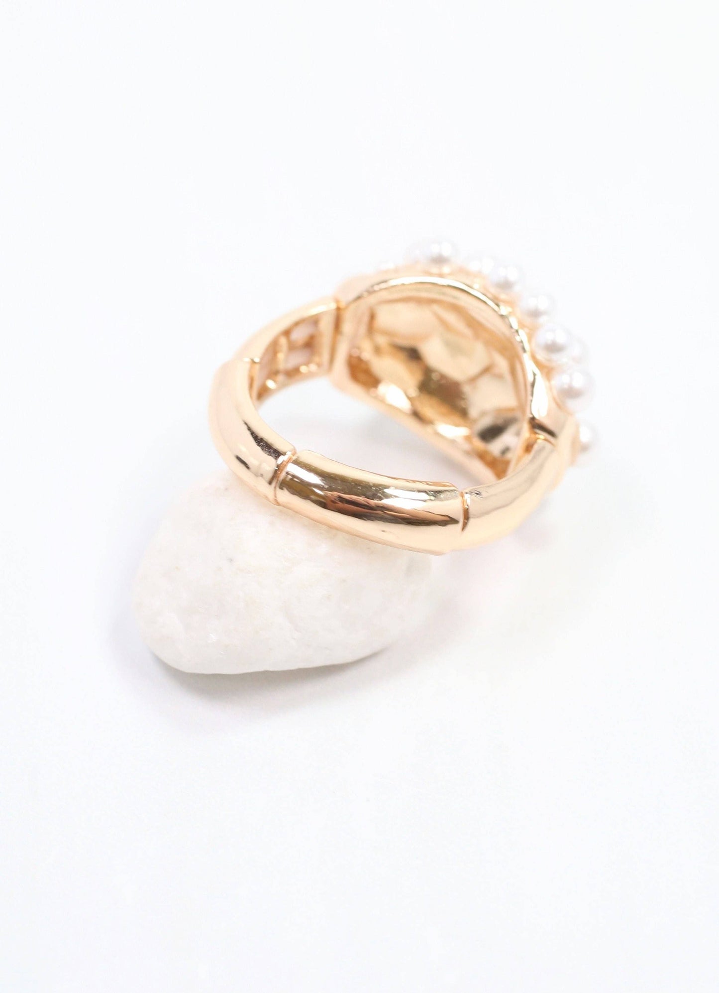 Caroline Hill - Godwin Pearl Stretch Ring Gold