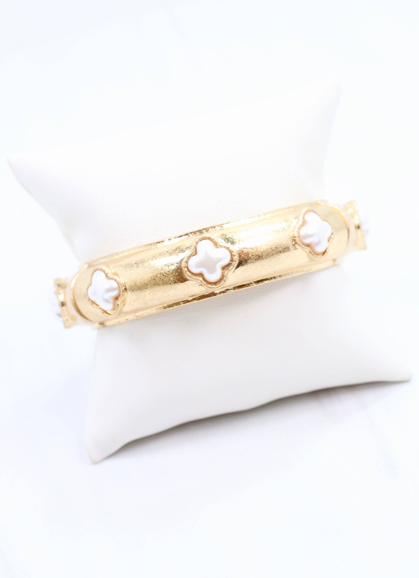 Caroline Hill - Neema Clover Stretch Bracelet Worn Gold