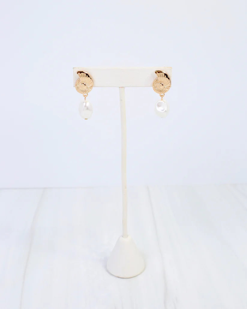 Oswego Shell Pearl Drop Earring Gold